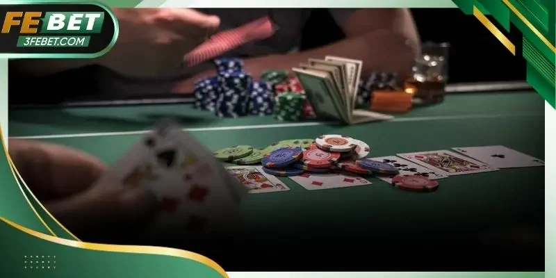 Bàn chơi poker hiển thị các vòng cược rõ ràng